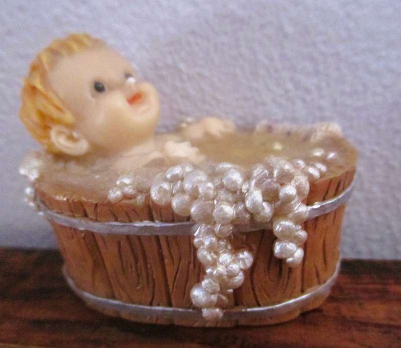 Vintage Baby In Wash Tub - Polyresin Collection - Hand Crafted / Hand Painted figurene 60x50mm