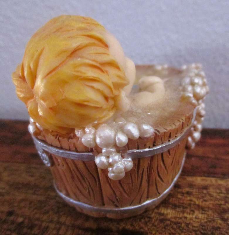 Vintage Baby In Wash Tub - Polyresin Collection - Hand Crafted / Hand Painted figurene 60x50mm