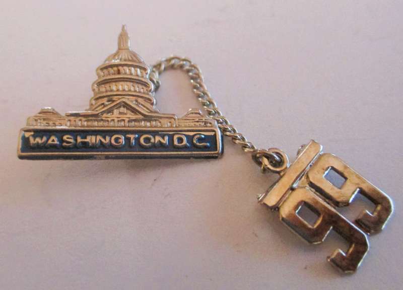 Vintage 1966 WASHINGTON DC Souvenir Lapel Pin with US Capitol