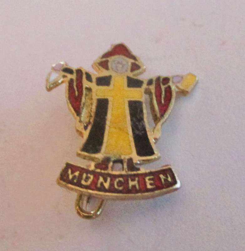 Vintage enamel travel shield charm of Munich Germany badge