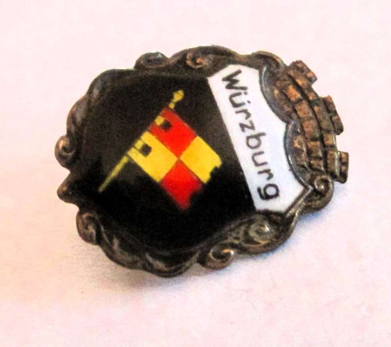 Vintage Souvenir  Collectible Wurzburg Germany badge