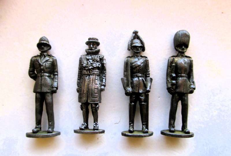 Vintage 1930's London Figurines in Pewter, Vintage Souvenir 38mm high
