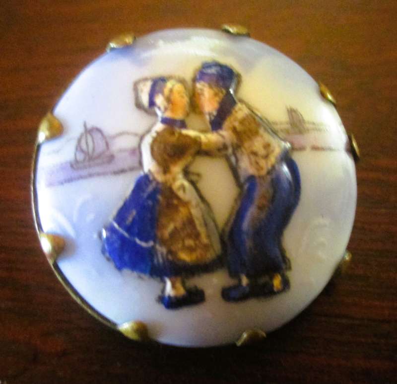 Vintage Porcelain Dutch Kisiing Couple set in gold color frame brooch. Lovely item. 30mm diameter