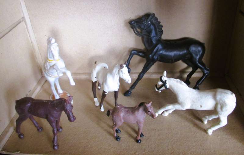 Lot of Vtg Plastic Horses. Scale as per photo.