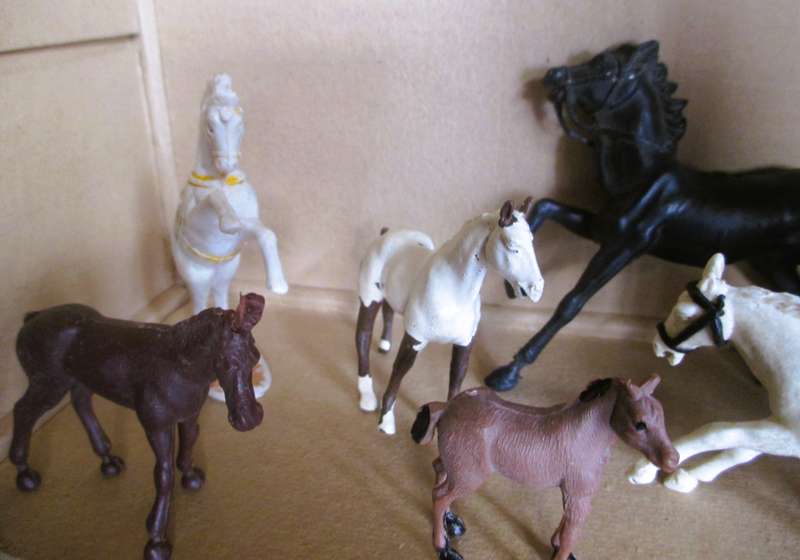 Lot of Vtg Plastic Horses. Scale as per photo.
