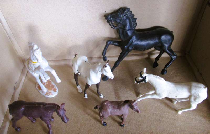 Lot of Vtg Plastic Horses. Scale as per photo.