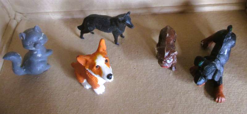 Lot of Vtg Plastic Dogs. Scale as per photo.