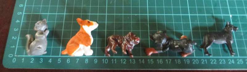 Lot of Vtg Plastic Dogs. Scale as per photo.
