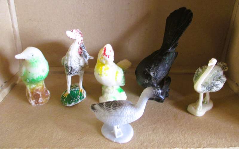 Lot of Vtg Plastic Birds Animals . Scale as per photo.