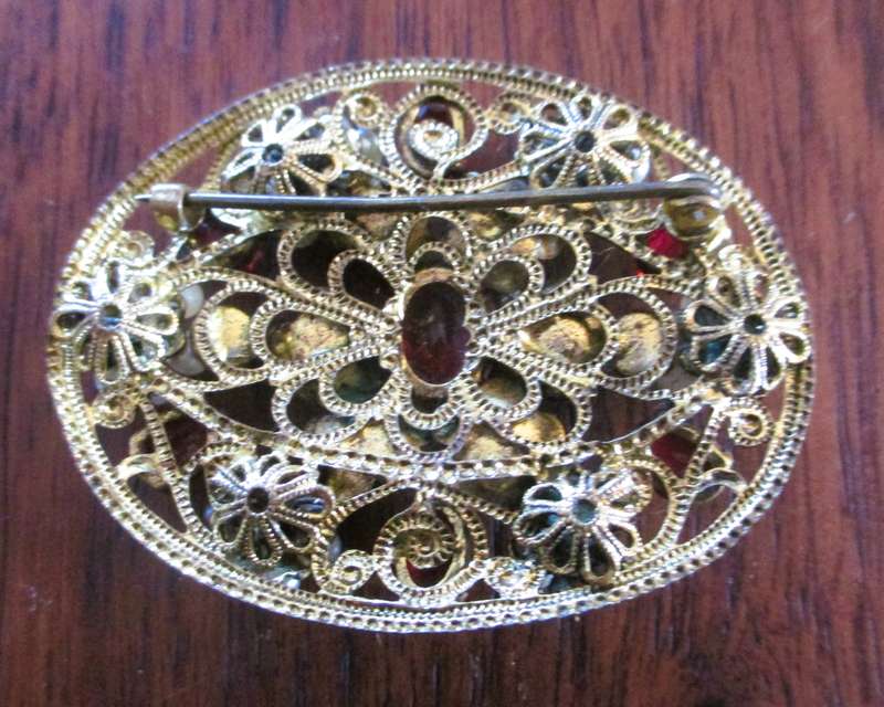1960 Vintage Filigree Czech Brooch Gold-Tone with Red Rhinestones and Faux Perles Art Deco. 50mm