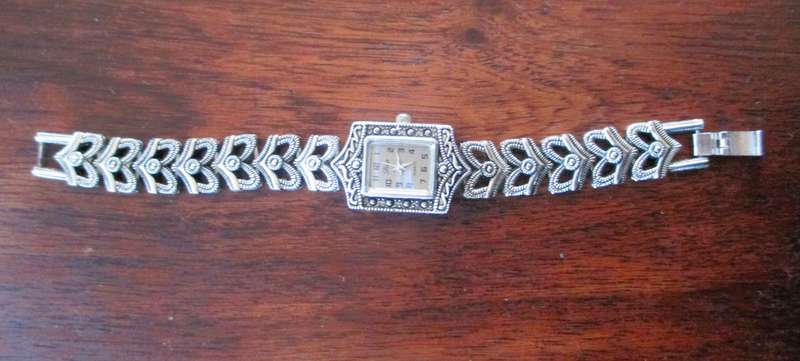 Vintage Diva Marcacite Ladies QuartzWatch. Lovely item.