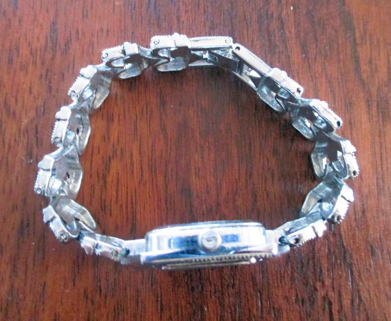 Vintage Diva Marcacite Ladies QuartzWatch. Lovely item.