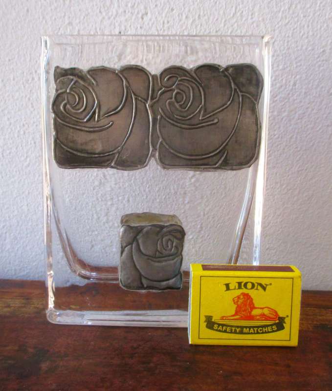 Vintage PEWTER FLORAL RELIEF ART NOUVEAU VASE 150x110x30mm