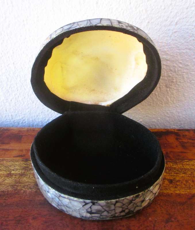 Clam Handcrafted White Capiz Seashell Abalone Mosaic Jewelry Box 90x50mm