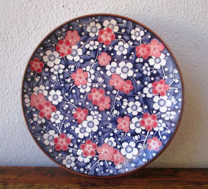 Vintage Imari Style Wall hanging plate. 155mm diameter
