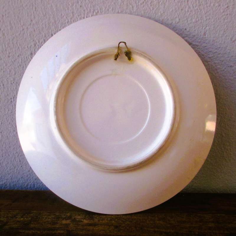 Vintage Imari Style Wall hanging plate. 155mm diameter