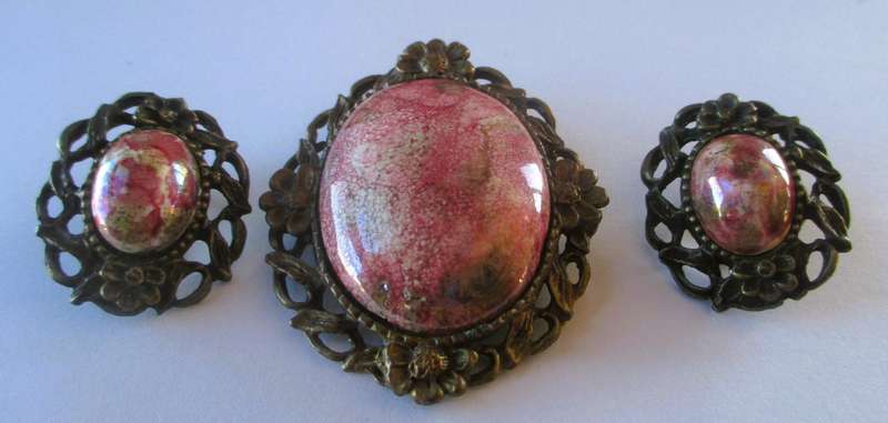 Vintage Domed Porcelain pink granite look Pin Brooch and clip on earrings set. 60mm