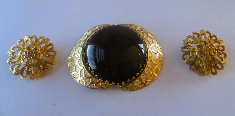 Vintage Domed Black & Gold tone Ornate Pin Brooch and clip on earrings set. 60mm