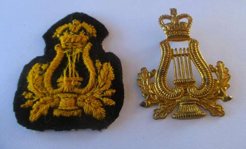 Original WW2 British Army Musicians / Bandsmans Cap Badge and cloth badge
