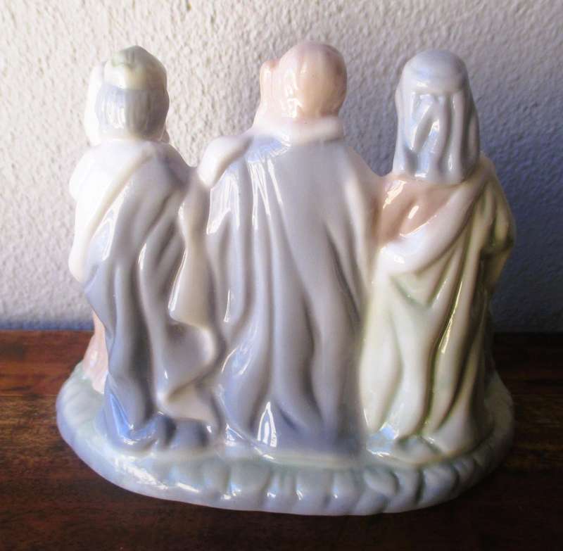Vintage Ceramic Christmas Nativity Scene-9 figures on base-Beautiful Glaze (Like Lladro) 115x110mm