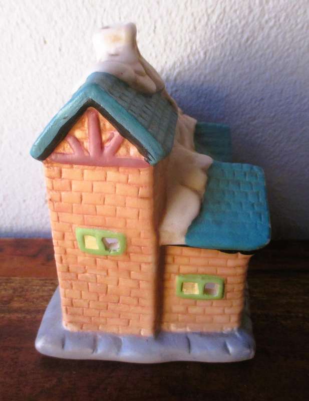Vintage Christmas Village House Hand Painted Porcelain Tea candle holder. 120x100x80mm