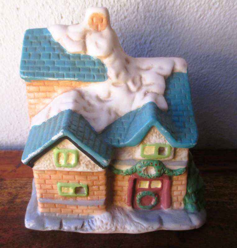 Vintage Christmas Village House Hand Painted Porcelain Tea candle holder. 120x100x80mm
