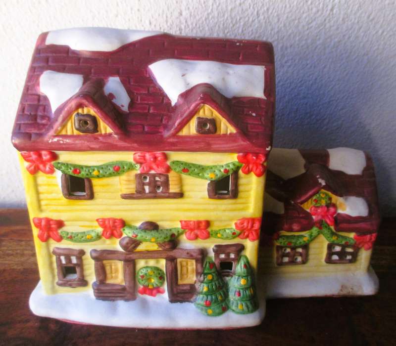 Vintage collectables porcelain Christmas Savings house. 130x180x100mm