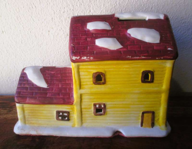 Vintage collectables porcelain Christmas Savings house. 130x180x100mm