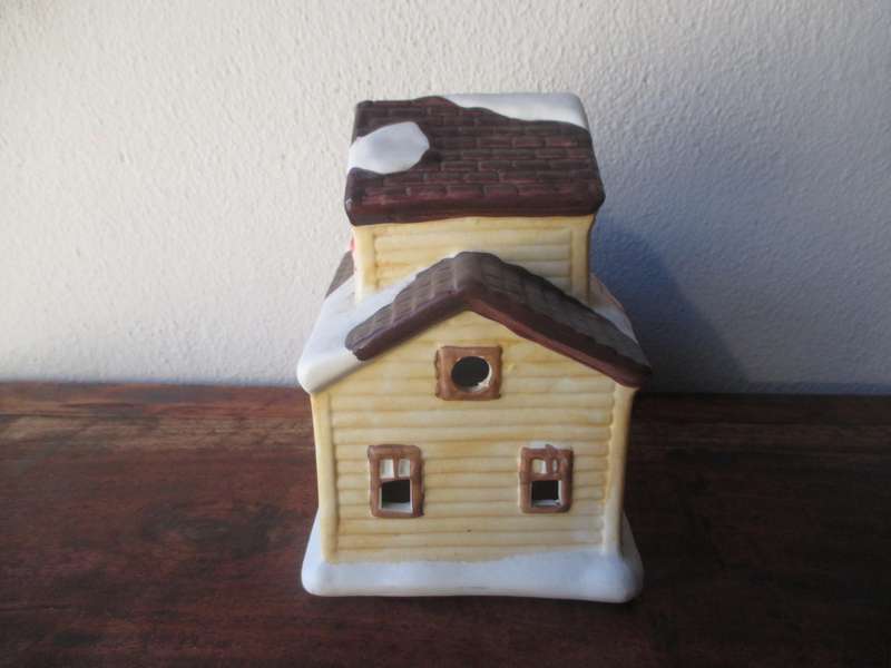 Vintage collectables porcelain Christmas General Store Savings house. 130x150x100mm
