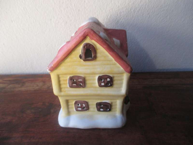 Vintage Christmas Village House Hand Painted Ceramic Saving box. 110x90x130mm