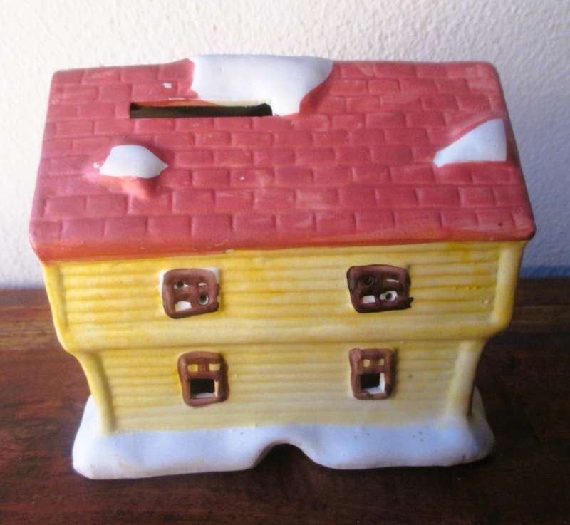 Vintage Christmas Village House Hand Painted Ceramic Saving box. 110x90x130mm