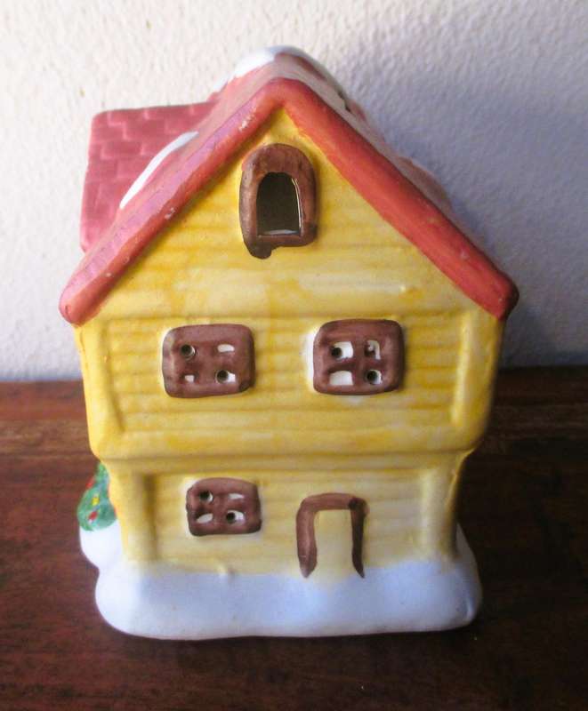 Vintage Christmas Village House Hand Painted Ceramic Saving box. 110x90x130mm