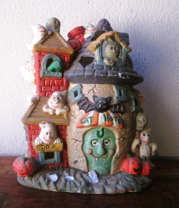 Vintage Spooky Hollow Cat Hotel Porcelain Halloween Village light House. chips as per photo 140x190