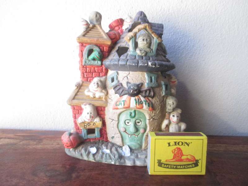 Vintage Spooky Hollow Cat Hotel Porcelain Halloween Village light House. chips as per photo 140x190