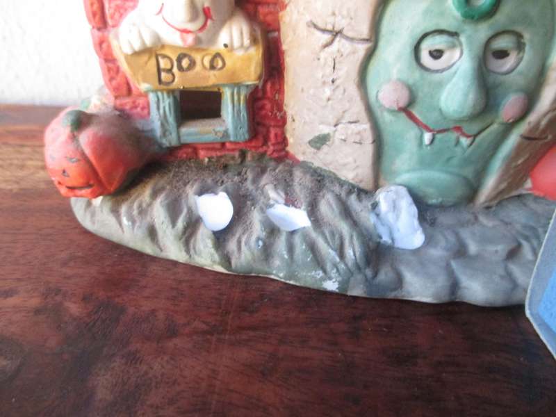Vintage Spooky Hollow Cat Hotel Porcelain Halloween Village light House. chips as per photo 140x190