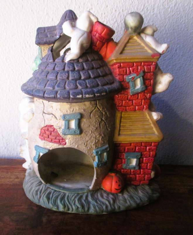 Vintage Spooky Hollow Cat Hotel Porcelain Halloween Village light House. chips as per photo 140x190
