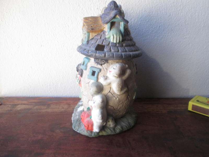 Vintage Spooky Hollow Cat Hotel Porcelain Halloween Village light House. chips as per photo 140x190