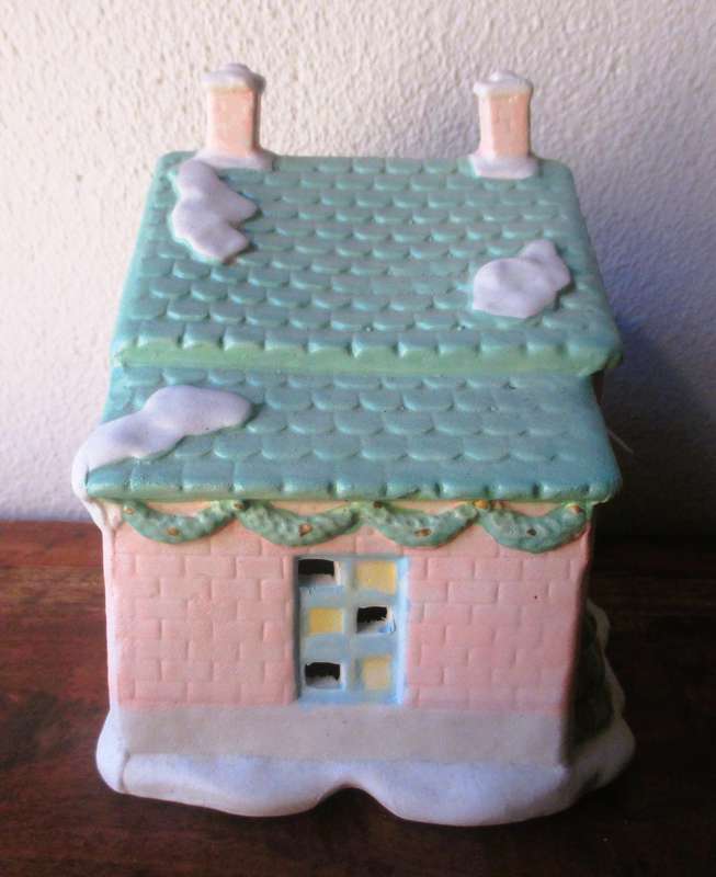 Vintage Christmas Porcelain Variety Store Money Box House. 140x140x110mm