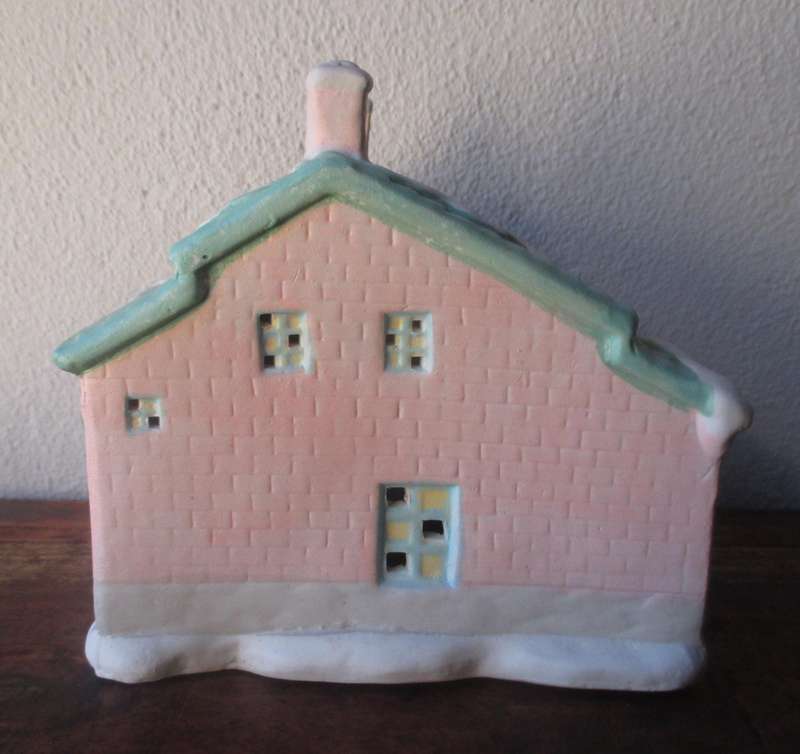 Vintage Christmas Porcelain Variety Store Money Box House. 140x140x110mm
