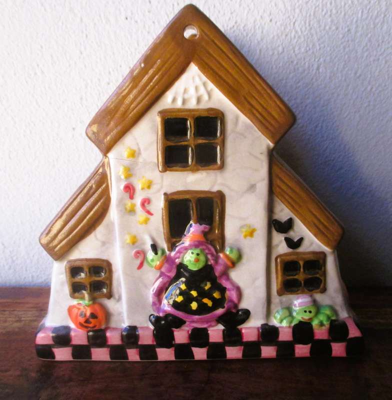 Halloween Haunted House Trick or Treat Candy Dish, Ceramic.  150x150mm