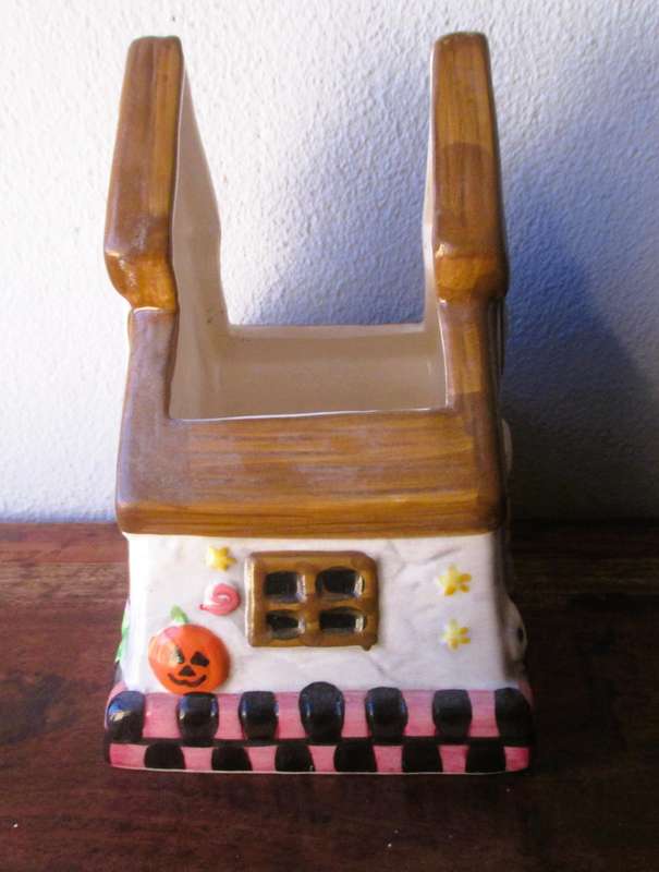 Halloween Haunted House Trick or Treat Candy Dish, Ceramic.  150x150mm