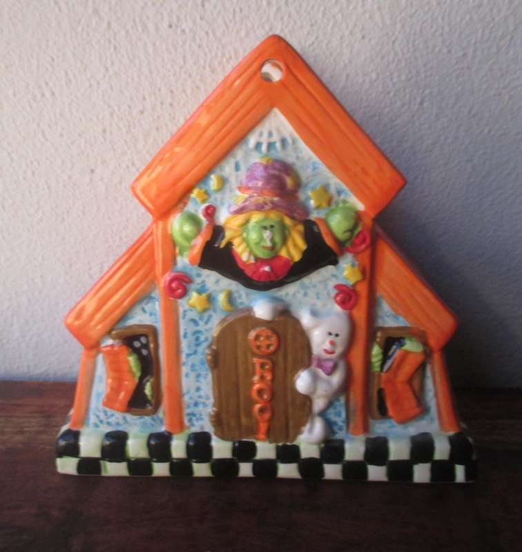 Halloween Haunted House Trick or Treat Candy Dish, Ceramic.  150x150mm