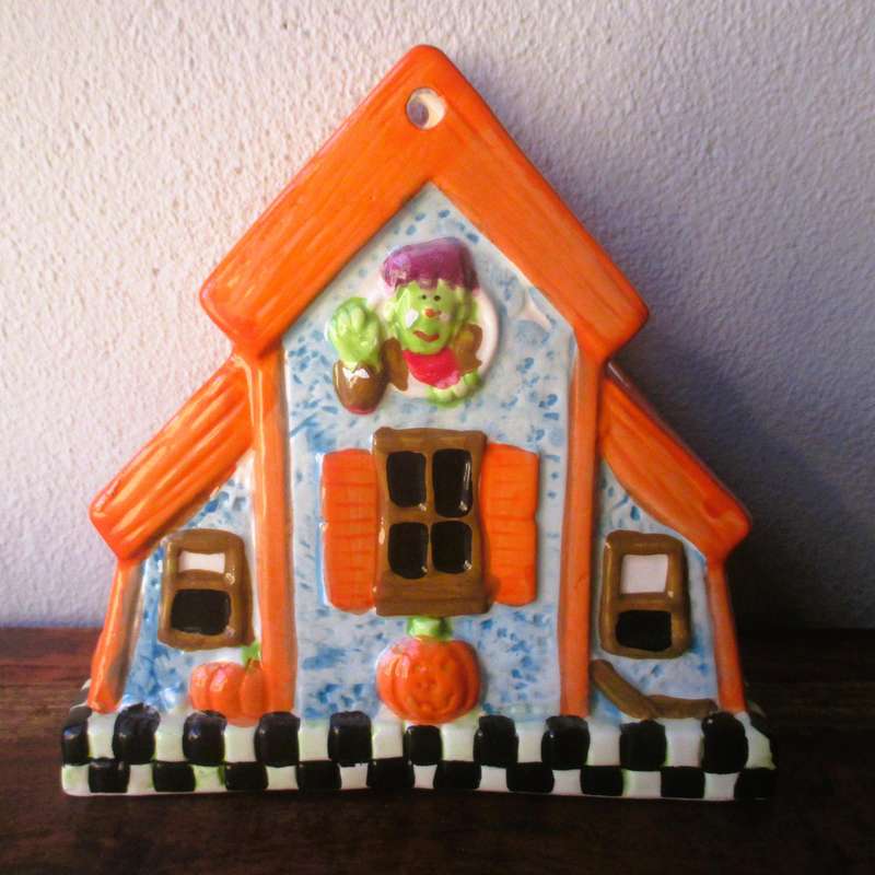 Halloween Haunted House Trick or Treat Candy Dish, Ceramic.  150x150mm