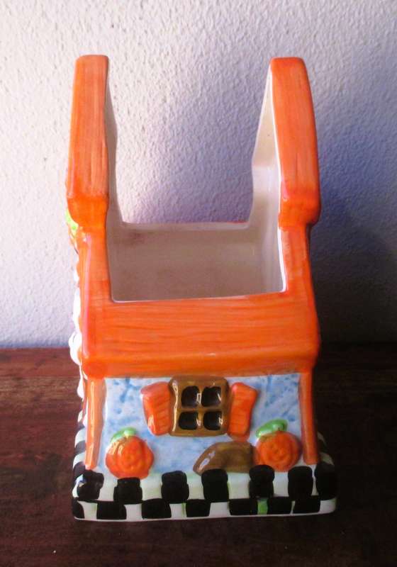 Halloween Haunted House Trick or Treat Candy Dish, Ceramic.  150x150mm