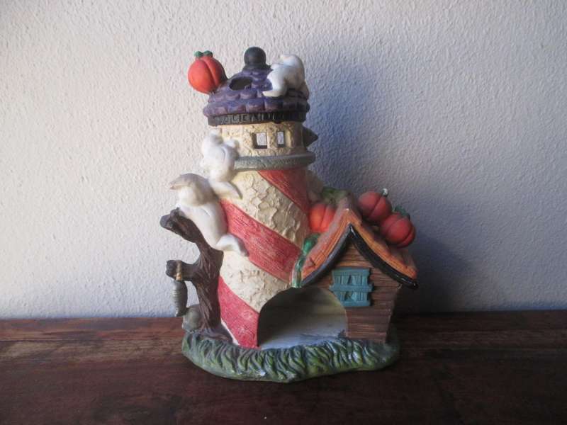 Vintage Spooky HollowBoo House Porcelain Halloween Village light House. 190x130x100mm