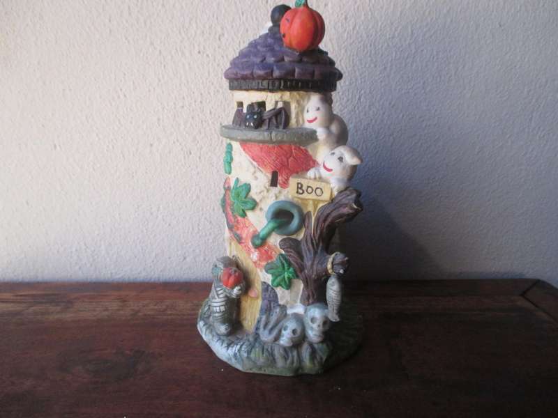 Vintage Spooky HollowBoo House Porcelain Halloween Village light House. 190x130x100mm