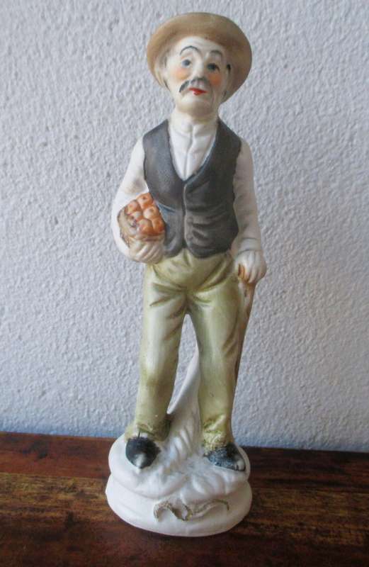 Vintage Homco Bisque Porcelain 70's 80's Picking Fruit Farmer old Man figurene. 180mm high