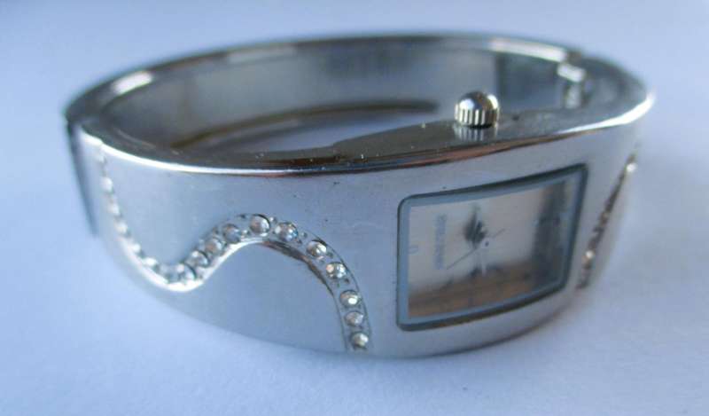 Digitime Ladies Watch Bracelet White Face Jewelled Quartz, Working