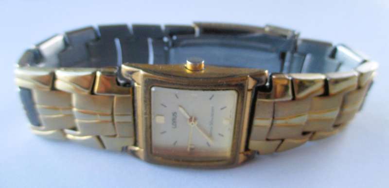 Vintage Lady gold color. Lorus watch. Lovely item. Working.