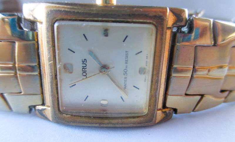 Vintage Lady gold color. Lorus watch. Lovely item. Working.